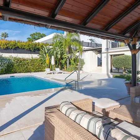 - Naranjos Golf Frontline Villa