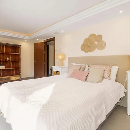 - Naranjos Golf Frontline Villa Marbella