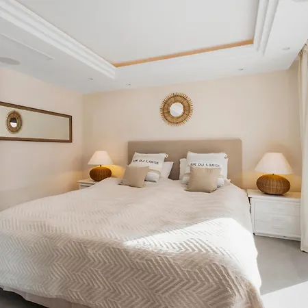 - Naranjos Golf Frontline Villa Marbella