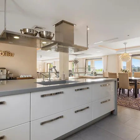 - Naranjos Golf Frontline Villa