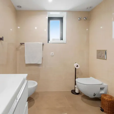 - Naranjos Golf Frontline Villa *